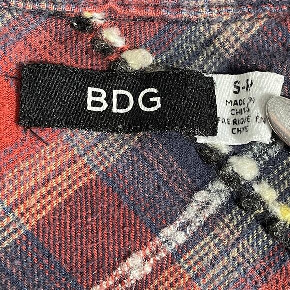 BDG Plaid Flannel & Yarn Textured Button-Up Shirt Red Soft Size Small Petite SP - Picture 4 of 9